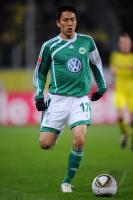 FUSSBALL, 1. BUNDESLIGA, 16. Spieltag: Wolfsburg, HASEBE Einzelaktion