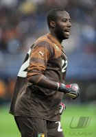 Fussball International Testspiel: Torwart Guy Roland NDY ASSEMBE (Kamerun)