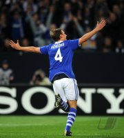 Fussball CHL  Saison 2010/2011:  JUBEL Benedikt Hoewedes (FC Schalke 04)