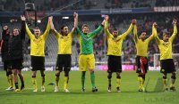 Fussball 1. Bundesliga : JUBEL Kevin Grosskreutz, Lukasz Piszczek, Neven Subotic, Torwart Mitchell Langerak, Robert Lewandowski, Antonio da Silva, Jakub  KUBA Blaszczykowski (v. li., Borussia Dortmund)