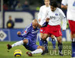 Fussball 1. Bundesliga: Hamburg - Schalke, Zweikampf