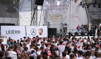 Fussball DFB Pokal Finale 24/25: Arminia Bielefeld - VfB Stuttgart, Public Viewing auf dem Schlossplatz