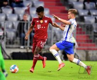 Fussball 1. Bundesliga Saison 21/22: FC Bayern Muenchen -  Hertha BSC Berlin