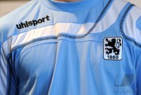 2. Fussball Bundesliga: TSV 1860 Muenchen praesentiert den Trikotsponsor Uhlsport