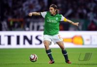 FUSSBALL, EUROPA LEAGUE GRUPPENPHASE: Bremen FRINGS am Ball