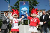 Fussball,, 07.06.2007, Enthuellung Euro Watch auf dem Salzburger Bahnhof