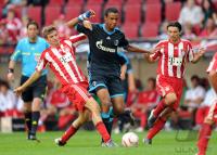 Fussball Supercup: Thomas Mueller (li, FC Bayern Muenchen) gegen Joel Matip (m, FC Schalke 04) gegen Danijel Pranjic (re, FC Bayern Muenchen)