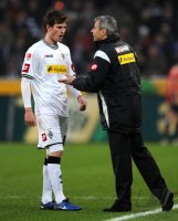 Fussball 1. Bundesliga: Havard Nordtveit bei Trainer Lucien Favre (Borussia Moenchengladbach)