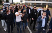 Tesla-Chef Elon Musk besucht Biopharma-Unternehmen Curevac