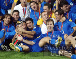 U21-Europameisterschaft: Finale, Jubel mit Pokal