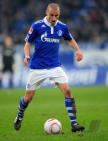 Fussball: 1. Bundesliga Saison 2010/2011: FC Schalke 04, KLUGE Einzelaktion