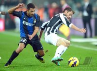 FUSSBALL SERIE A: Gargano (li, Inter Mailand) gegen Claudio Marchisio (Juventus Turin)