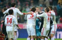 Fussball 1. Bundesliga, Saison 2012/2013: Jubel nach dem Sieg mit Hajime Hosogai, Manuel Friedrich, Torwart Bernd Leno und Oemer Toprak (v.li., Bayer 04 Leverkusen)