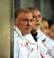 Fussball 3. Bundesliga: Trainer Hermann Gerland,  Co Trainer Gerd Mueller  (v. li., FC Bayern II)