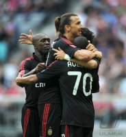 Fussball International Audi Cup 2011: Clarence Seedorf , Zlatan Ibrahimovic , Robinho (v. li., AC Mailand)