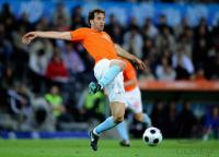 FUSSBALL EURO 2008: Niederlande - Frankreich, van Nistelrooy am Ball