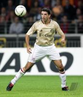 Fussball 1. Bundesliga: Bayern, MAKAAY Einzelaktion am Ball