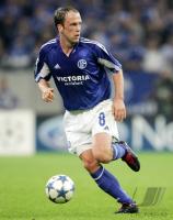 Fussball International UCL: Schalke, ERNST Einzelaktion am Ball