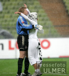 Fussball DFB Pokal Bayern-Stuttgart, Kahn mit verruecktem Fan
