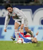 Fussball 1. Bundesliga: Hamburg - Stuttgart, Zweikampf