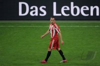 Fussball 1. Bundesliga : Franck Ribery (FC Bayern Muenchen) vor einer WERBEBANDE DAS LEBEN