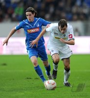 Fussball 1. Bundesliga : Sebastian Rudy (li, TSG 1899 Hoffenheim) gegen Sebastian Schachten (re, Borussia Moenchengladbach)