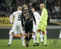 Fussball International: Match against Poverty in Duesseldorf