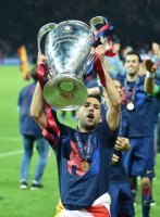 Fussball Champions League Finale 2015: JUBEL Jordi Alba mit CHL Pokal