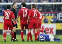 Fussball 1. Bundesliga: Schalke - Bayern, Proteste nach Roter Karte