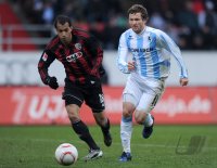 2. Fussball Bundesliga:  Moise Bambara (li, FC Ingolstadt )gegen Benjamin Lauth (re, 1860 Muenchen)