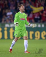 Fussball DFB Pokal 2. Runde 13/14: JUBEL Torwart Oliver Baumann (SC Freiburg)