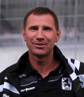 Fussball Regionalliga Sued 2011/2012:  Trainer Bernhard Winkler (U23 TSV 1860 Muenchen)