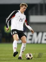 Fussball Deutschland, MERTESACKER Einzelaktion am Ball