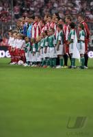 Fussball 1. Bundesliga Saison 2010/2011: Teamaufstellung vor dem Spiel Thorsten Kinhoefer