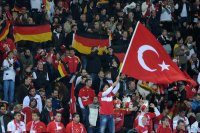 Fussball International EM 2012-Qualifikation: Tuerkische mit Deutschen Fans und Fahnen