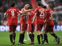 Fussball 1. Bundesliga : (v. li.) Bayern Jubel nach seinem TOR zum 3:0 Hamit Altintop, Mark van Bommel ,  Franck Ribery, Thomas Mueller, Bastian Schweinsteiger