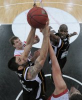 Basketball 1. Bundesliga 2011/2012:  Walter Tigers Tuebingen - Brose Baskets Bamberg