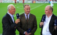 Fussball CHL  Saison 2011/2012: Ehrenpraesident Franz Beckenbauer, Vorstandsvorsitzender Karl Heinz Rummenigge, Praesident Uli Hoeness (v. li., FC Bayern Muenchen)