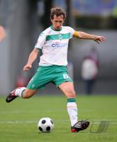 FUSSBALL BUNDESLIGA: Werder Bremen, BAUMANN Einzelaktion