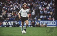 Fussball  WM 1982: Rummenigge am Ball
