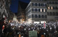 Lichtermeer fuer die Demokratie auf dem Tuebinger Marktplatz