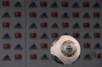 Fussball 1. Bundesliga  Saison  2013/2014:  Praesentation Adidas Ball Torfabrik 4