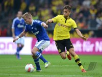 Fussball 1. Bundesliga : Lewis Holtby (li, FC Schalke 04) gegen Moritz Leitner (Borussia Dortmund)