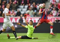 Fussball 1. Bundesliga Saison 14/15: FC Bayern Muenchen - VfB Stuttgart