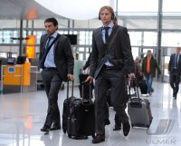 FUSSBALL INTERNATIONAL  CHL Halbfinale 11/12:  Danijel Pranjic (li,) mit Anatoliy Tymoshchuk (FC Bayern Muenchen)