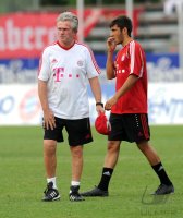 Fussball 1. Bundesliga Saison   2011/2012 :  Trainer Jupp Heynckes , Cueneyt Koez (v. li., FC Bayern Muenchen)