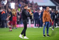 Fussball 1. Bundesliga Saison 21/22: JUBEL FC Bayern Muenchen feiert die 32. Meisterschaft