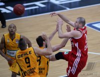 Basketball 1. Bundesliga 2013/2014:  Walter Tigers Tuebingen - Brose Baskets Bamberg