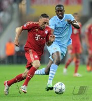 Fussball CHL  Saison 2011/2012: Franck Ribery (li, FC Bayern Muenchen) gegen Yaya Toure  (Manchester City)