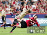 Fussball 1. Bundesliga: Leverkusen - Bayern, Zweikampf